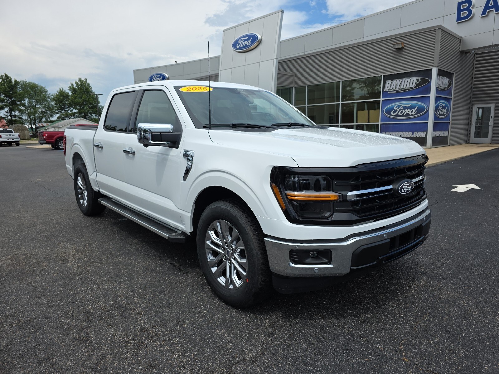 2025 Ford F-150 XLT photo 2