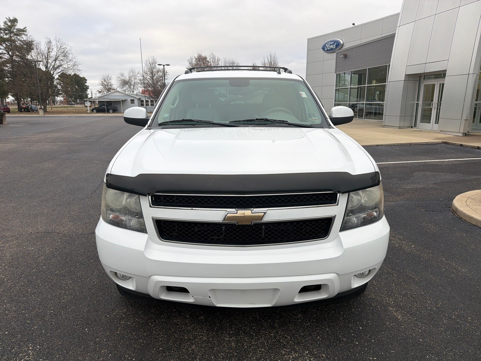 2011 Chevrolet Avalanche LT photo 3
