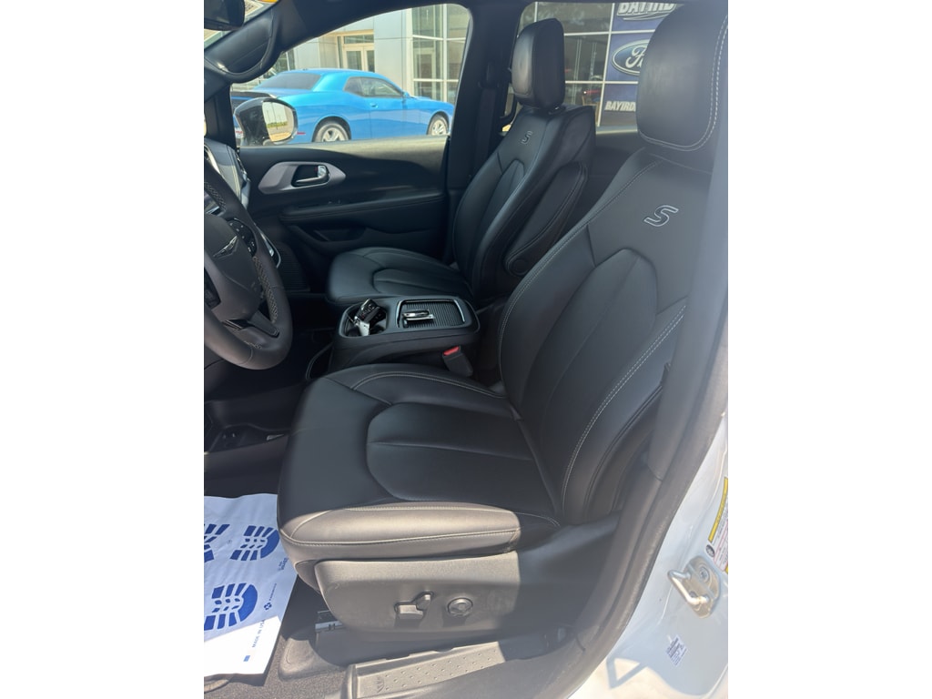 2024 Chrysler Pacifica PHEV Select - Photo 12
