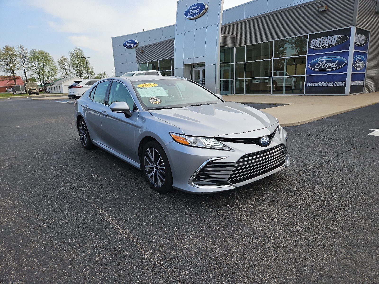 2023 Toyota Camry Hybrid XLE photo 2