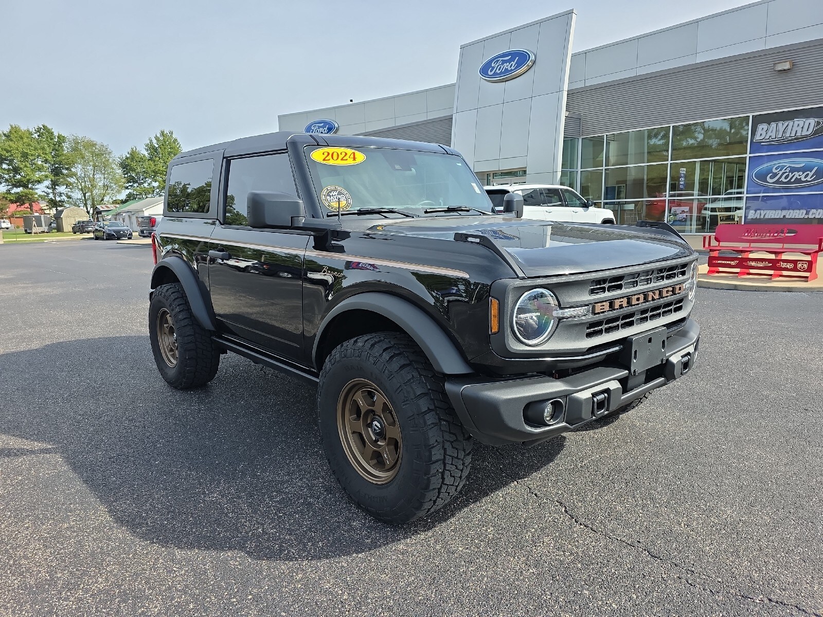 2024 Ford Bronco Black Diamond photo 2