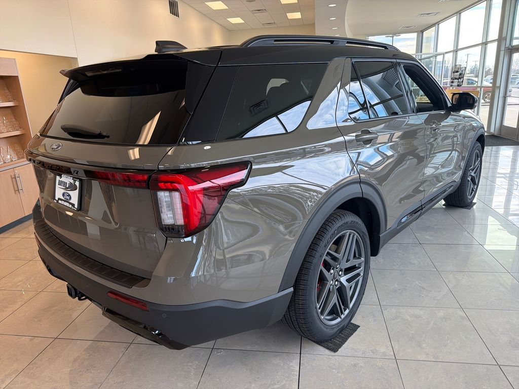 2026 Ford Explorer ST-Line - Photo 4