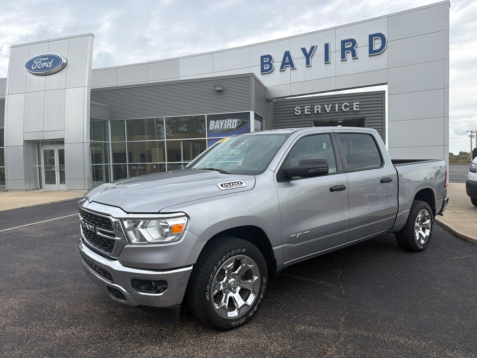 2023 RAM 1500 Big Horn/Lone Star 4x4 Crew Cab 5'7's photo