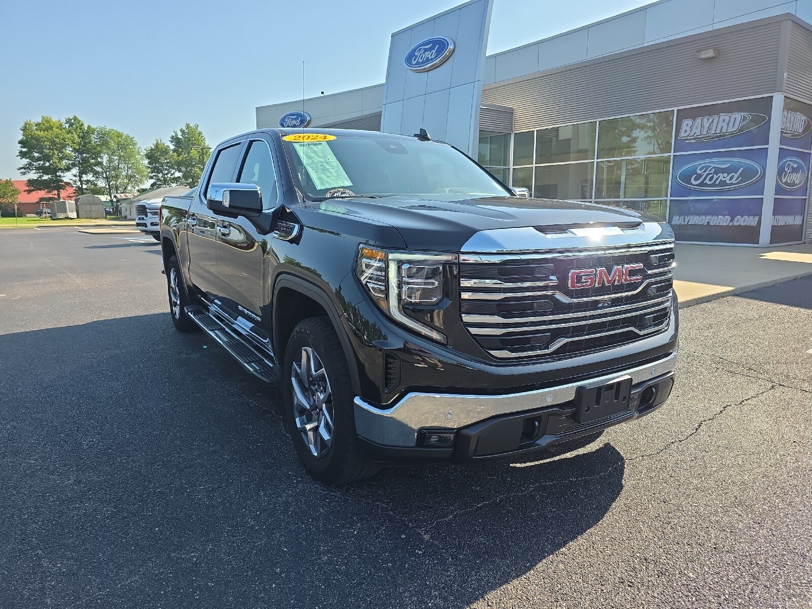 2024 Gmc Sierra 1500 SLT photo 2