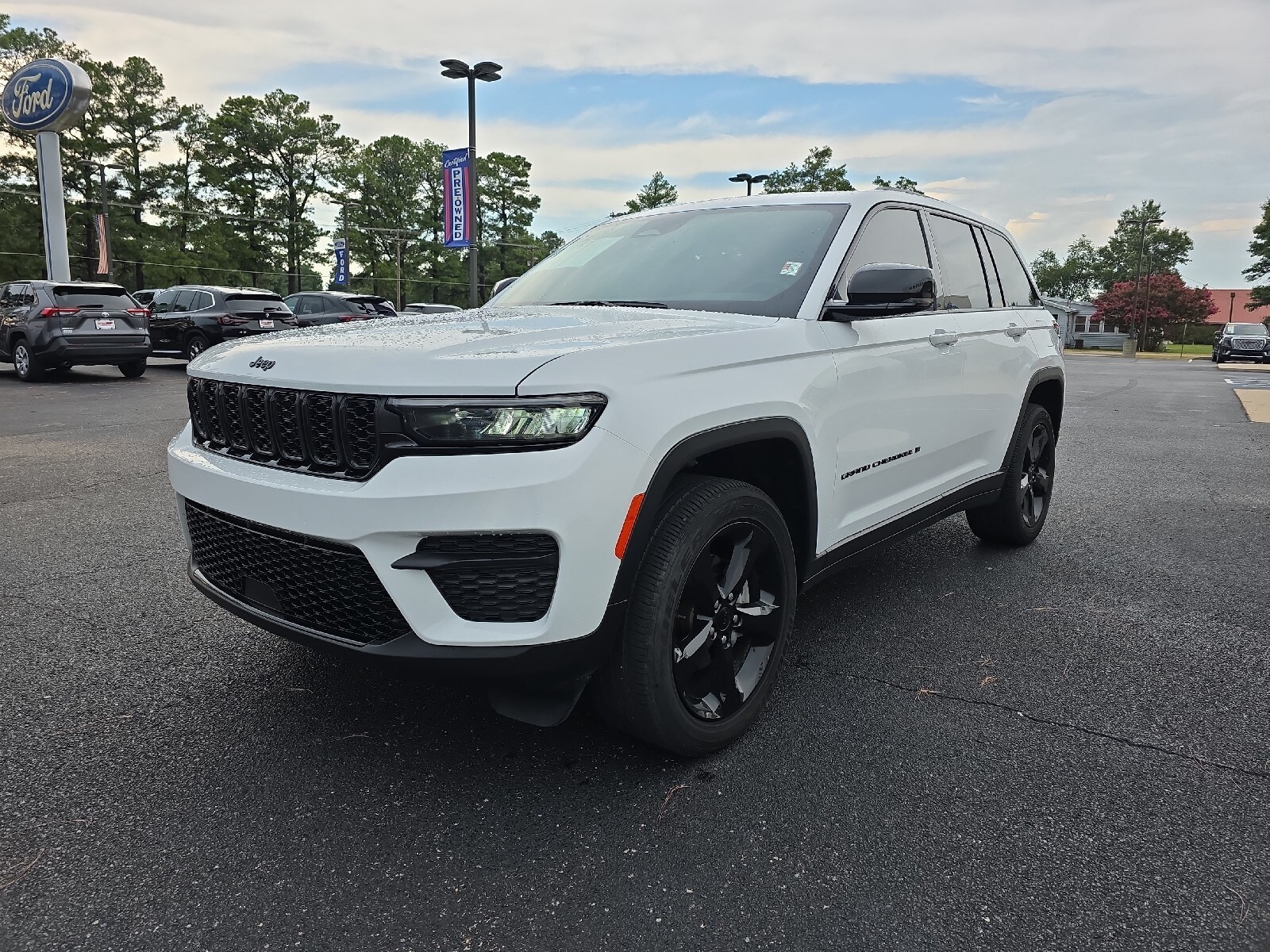 2024 Jeep Grand Cherokee Altitude photo 2