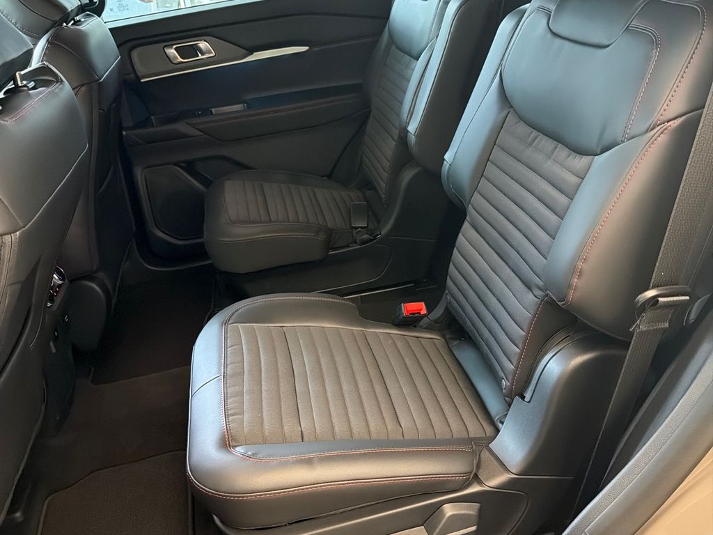 2026 Ford Explorer ST-Line - Photo 9