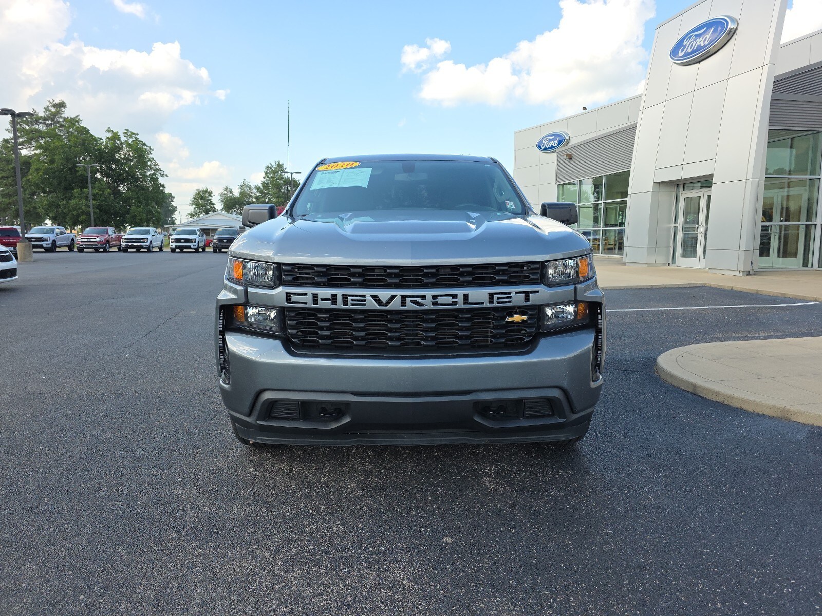 2020 Chevrolet Silverado 1500 Custom photo 3