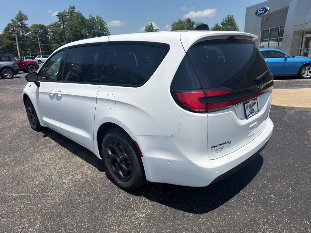 2024 Chrysler Pacifica PHEV Select - Photo 8