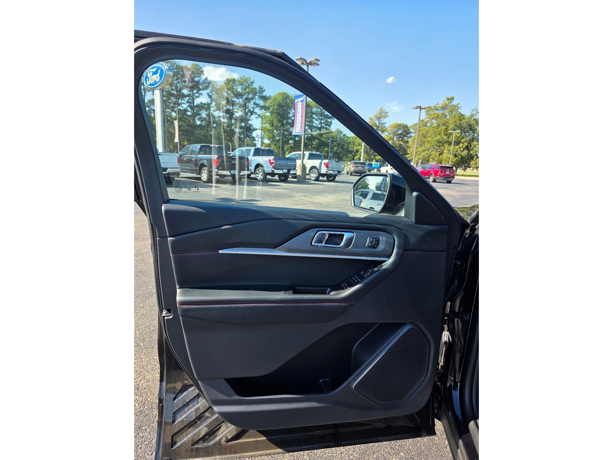 2026 Ford Explorer ST - Photo 12