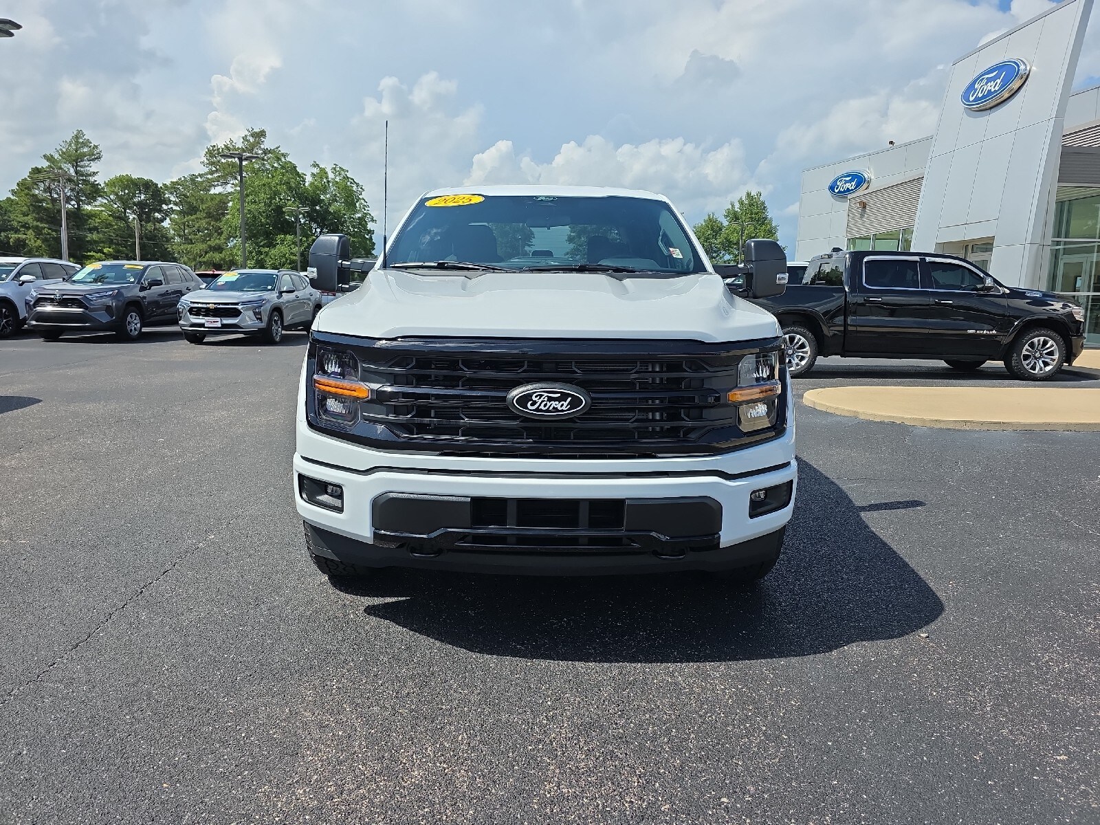 2025 Ford F-150 XLT photo 2