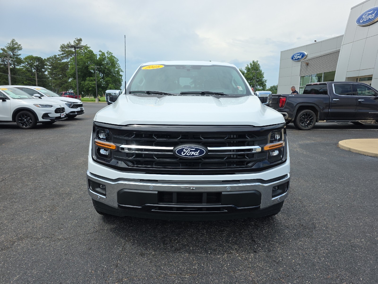2025 Ford F-150 XLT photo 3