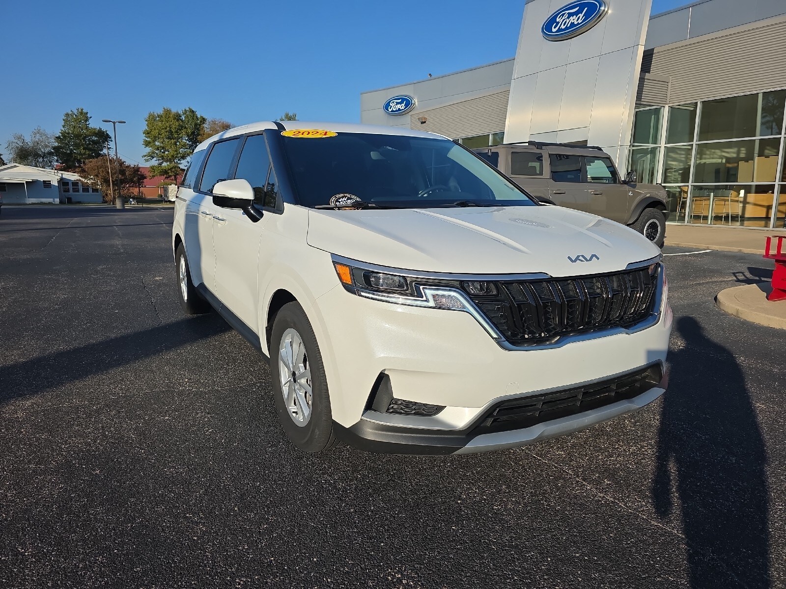 2024 Kia Carnival LX photo 2