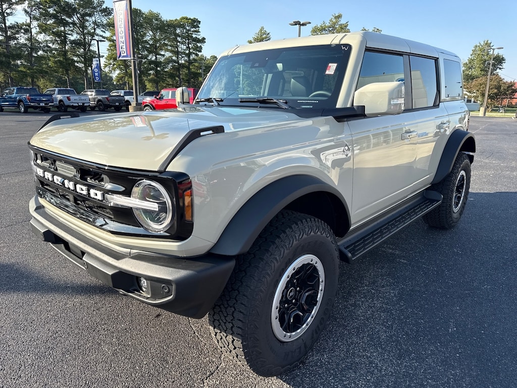 New 2025 Ford Bronco Outer Banks SUV
