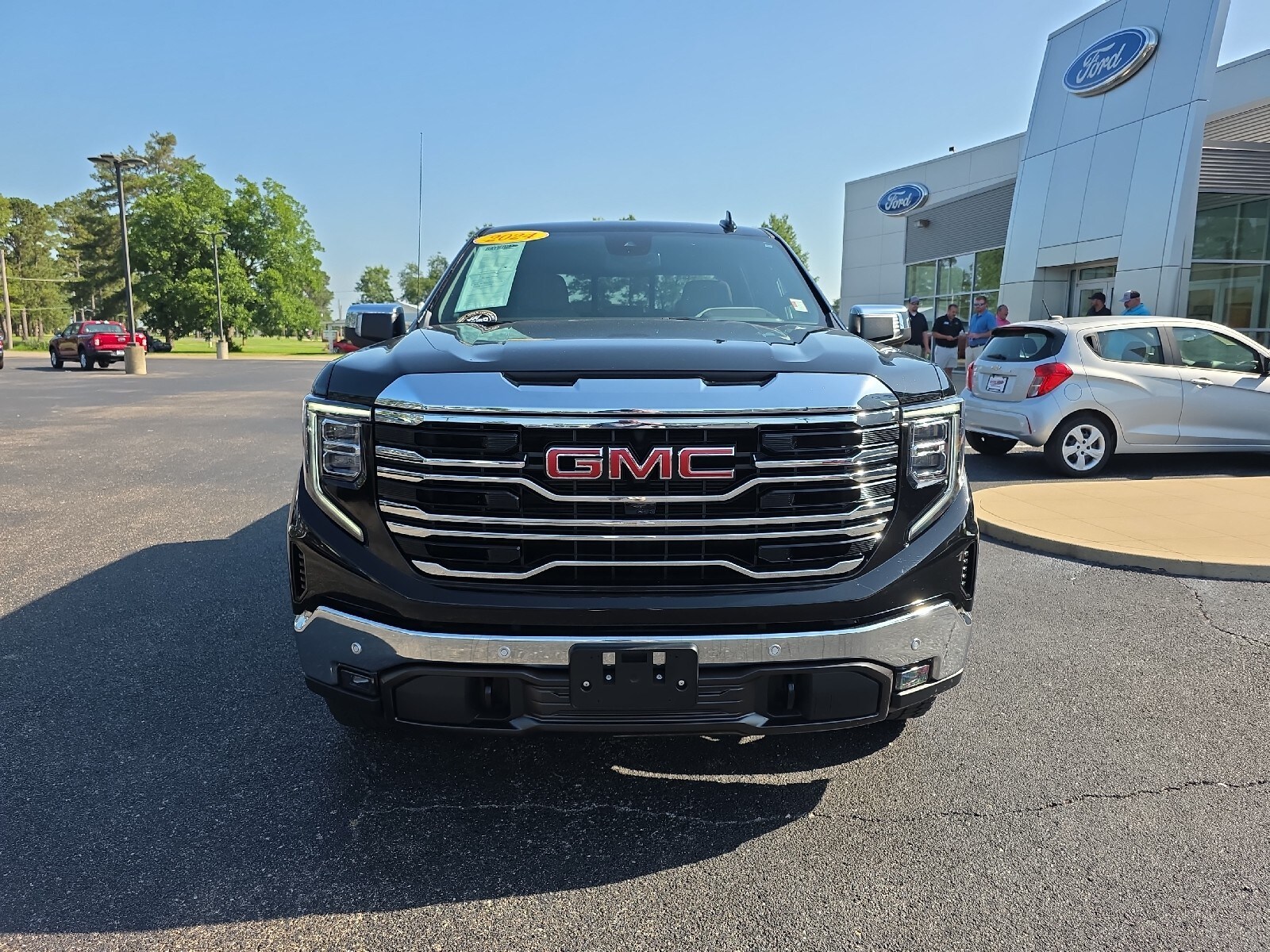 2024 Gmc Sierra 1500 SLT photo 3