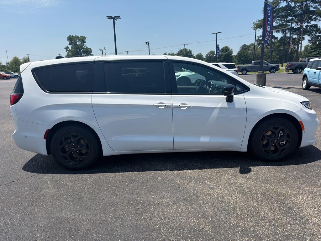 2024 Chrysler Pacifica PHEV Select - Photo 5