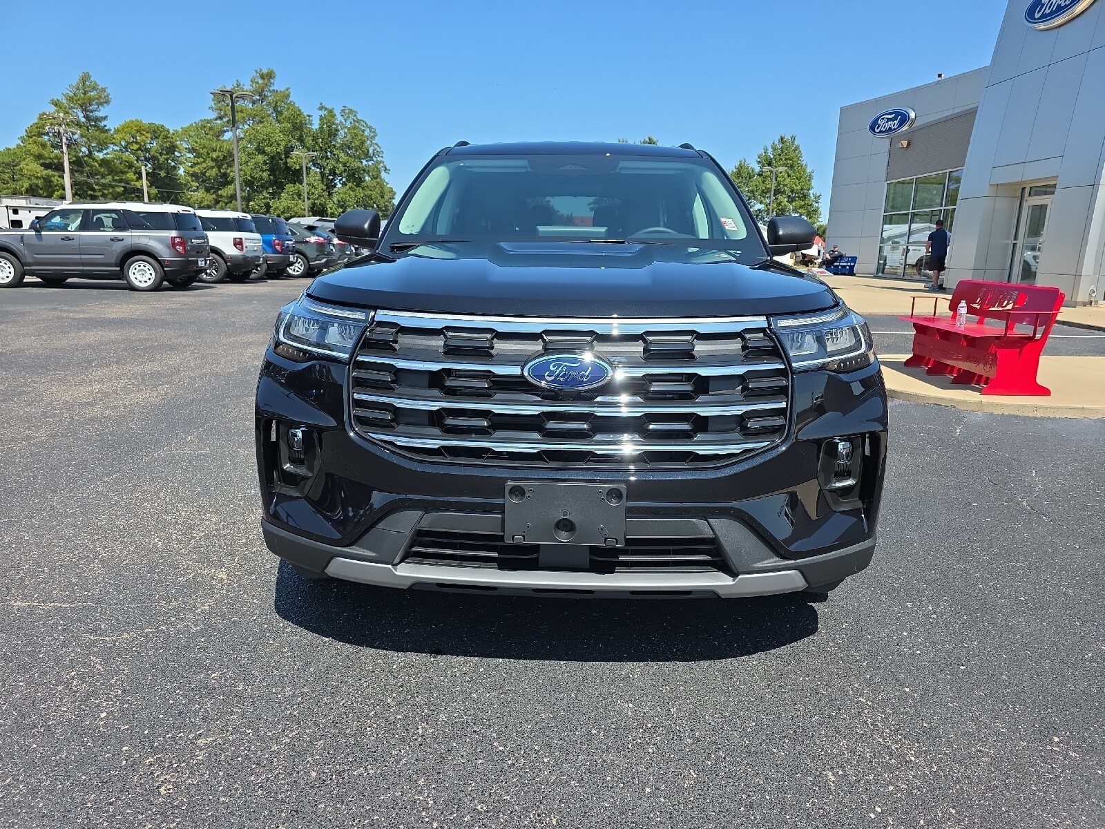 2025 Ford Explorer photo 2