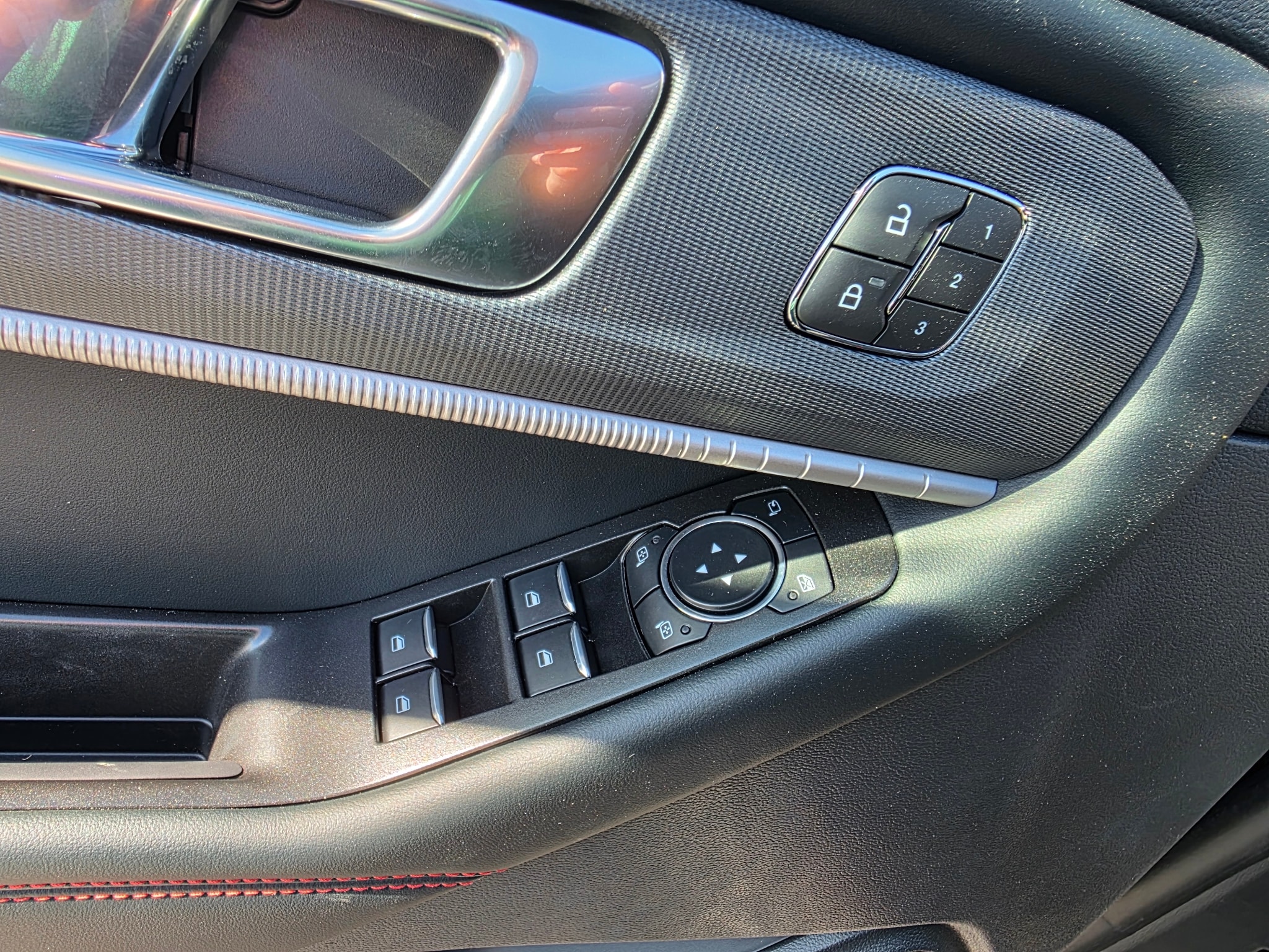 2026 Ford Explorer ST - Photo 13