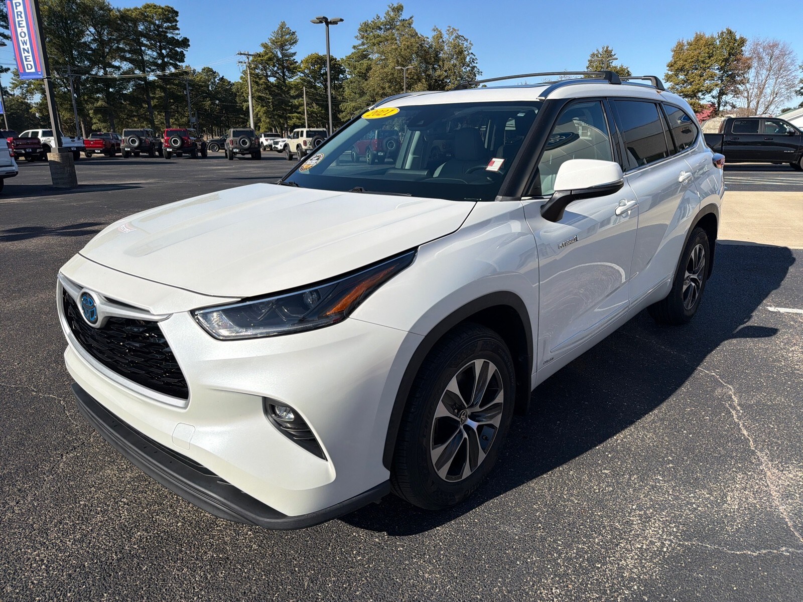 2021 Toyota Highlander Hybrid XLE photo 4