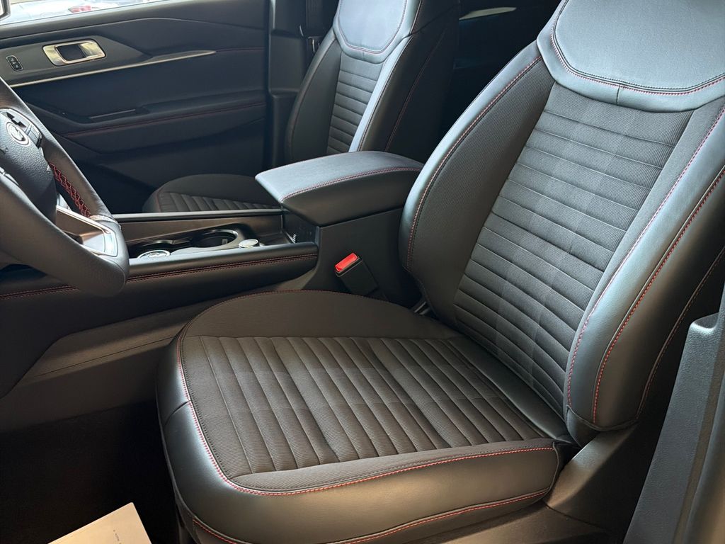 2026 Ford Explorer ST-Line - Photo 8