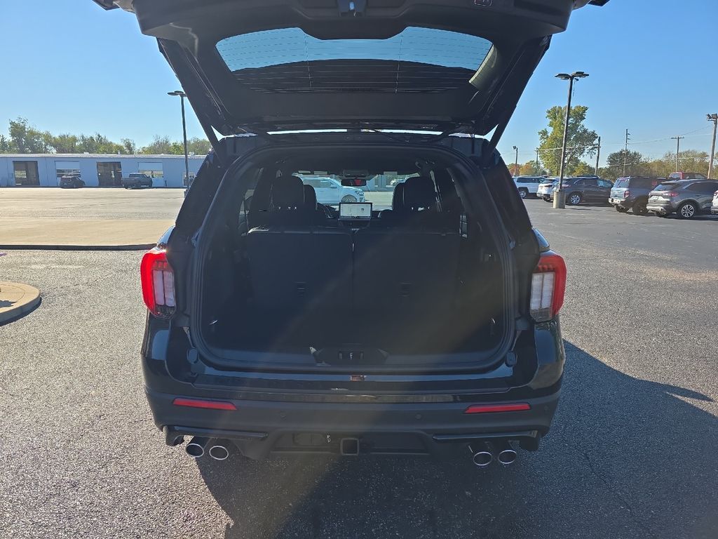 2026 Ford Explorer ST - Photo 11