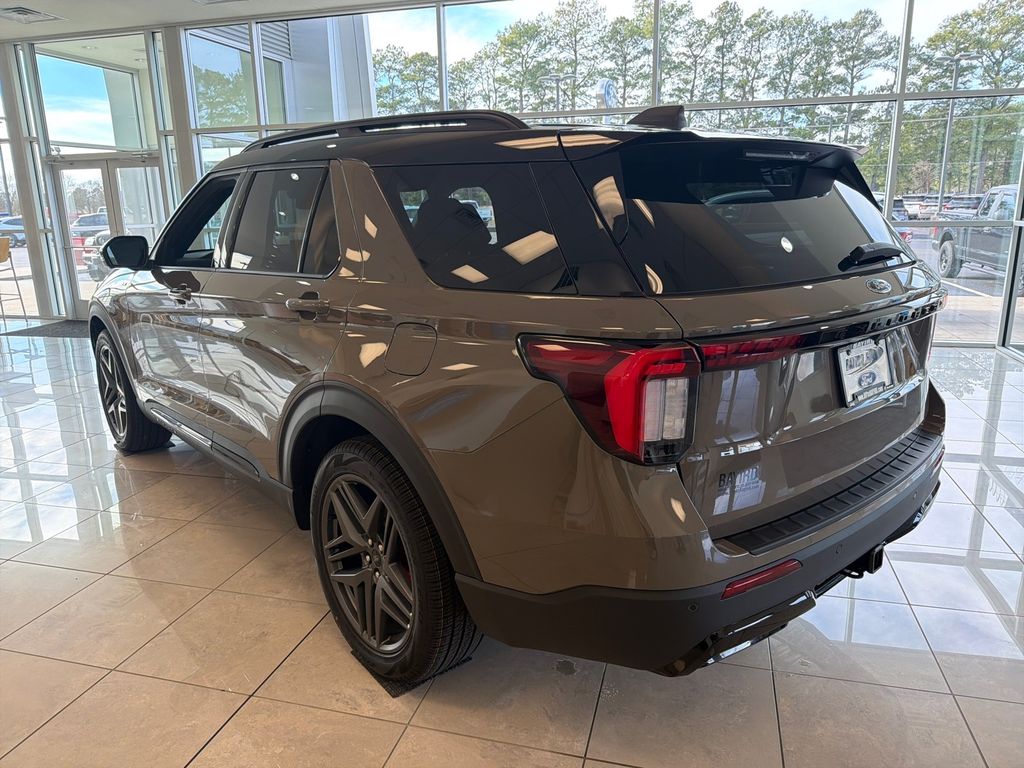 2026 Ford Explorer ST-Line - Photo 6
