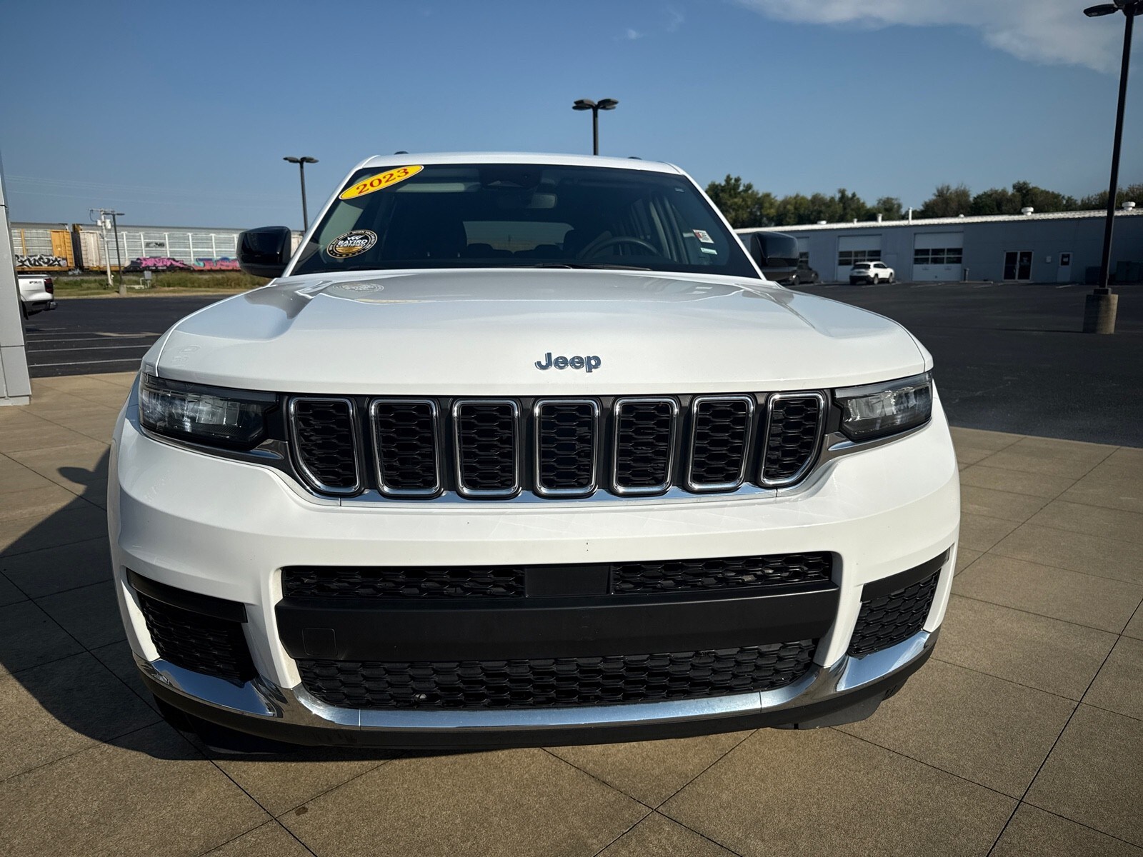 2023 Jeep Grand Cherokee Laredo photo 3