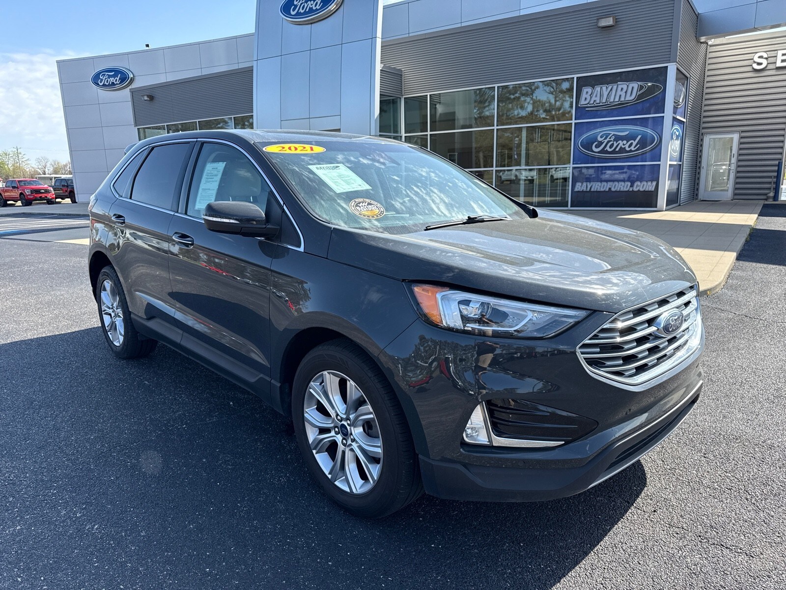 2021 Ford Edge Titanium photo 2