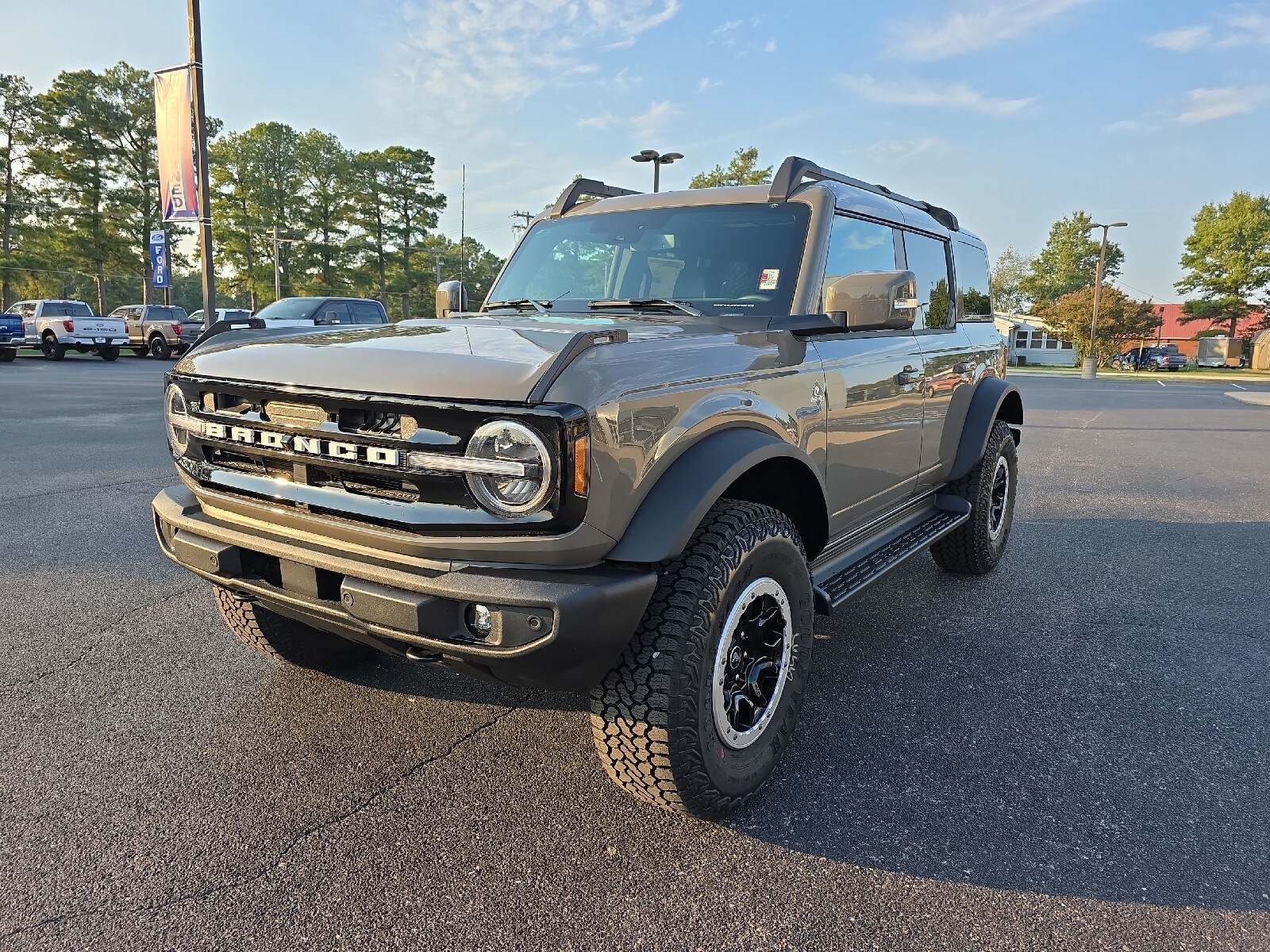 2025 Ford Bronco Outer Banks photo 2