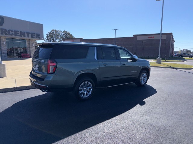 2023 Chevrolet Suburban Premier photo 3