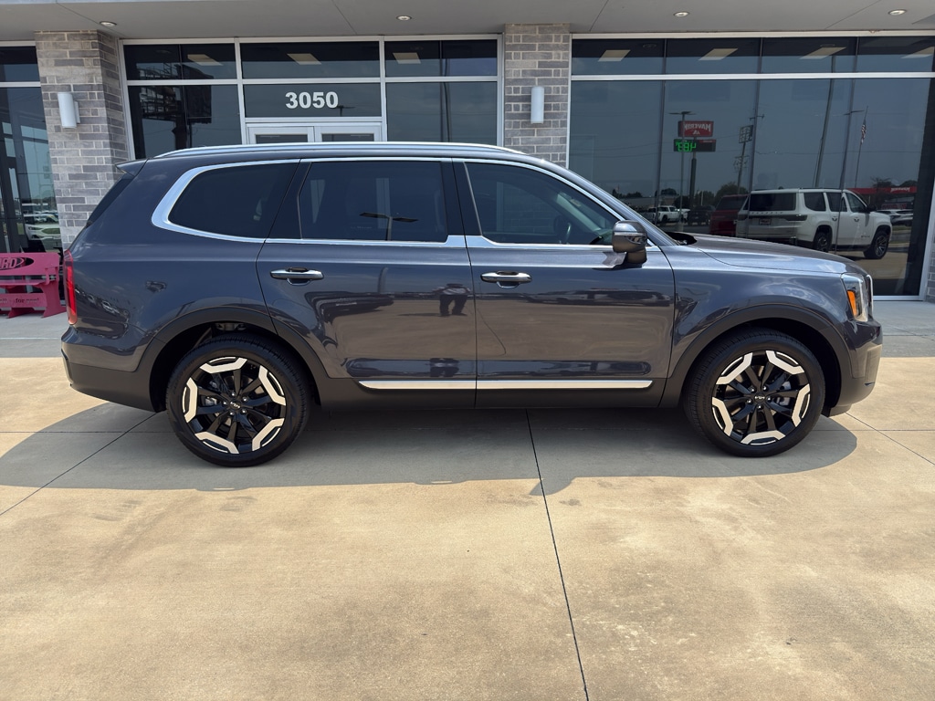 Used 2025 Kia Telluride S Sport Utility