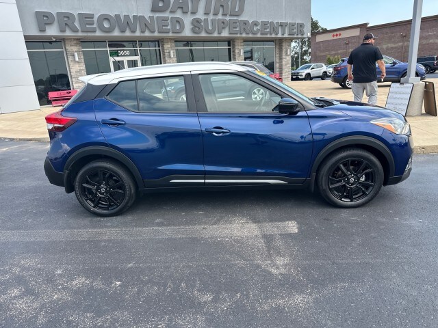 2020 Nissan Kicks SR photo 3