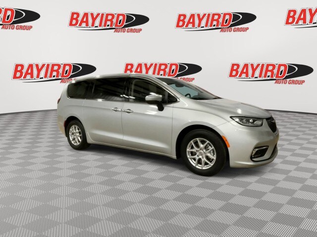 2023 Chrysler Pacifica Touring L photo 2