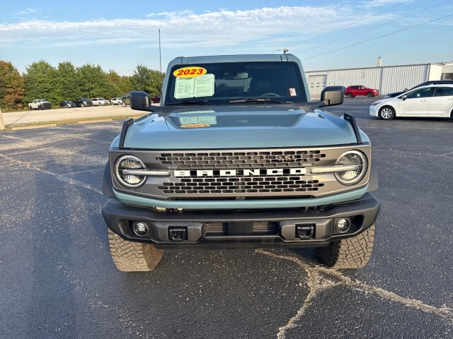 2023 Ford Bronco Badlands photo 2