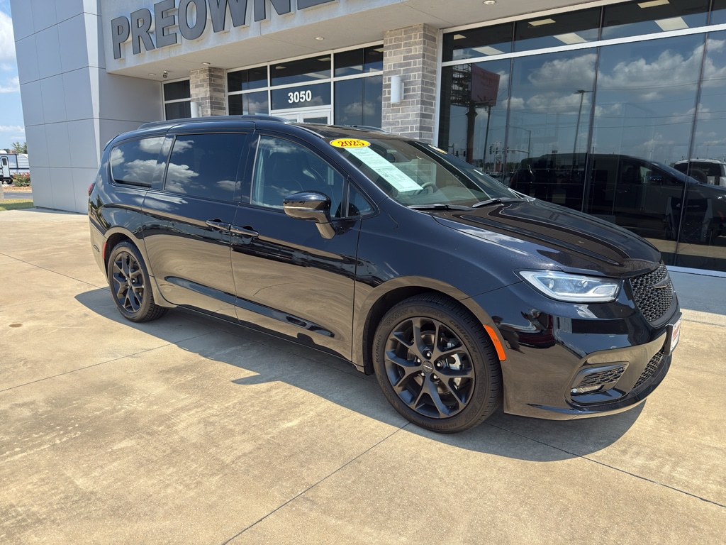 Used 2025 Chrysler Pacifica Limited Passenger Van