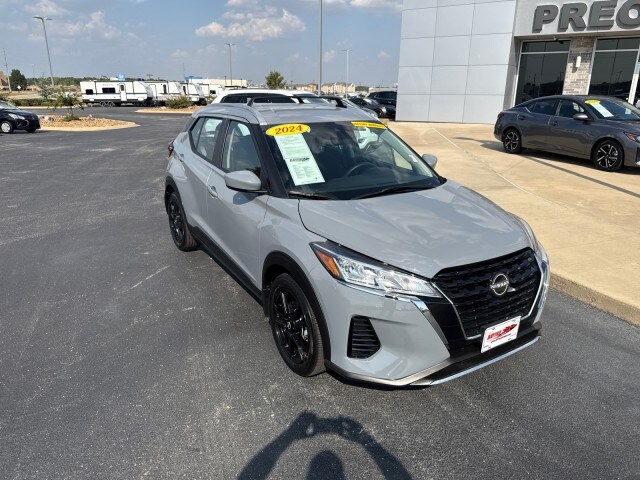 2024 Nissan Kicks SV photo 2