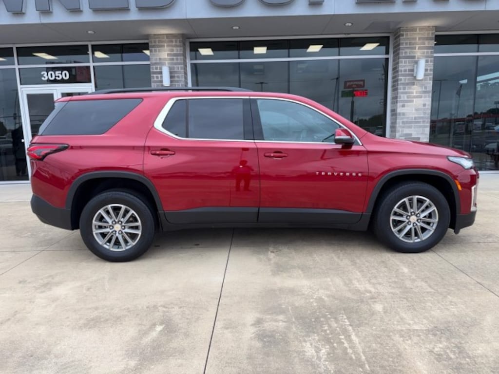 Used 2023 Chevrolet Traverse LT Cloth SUV