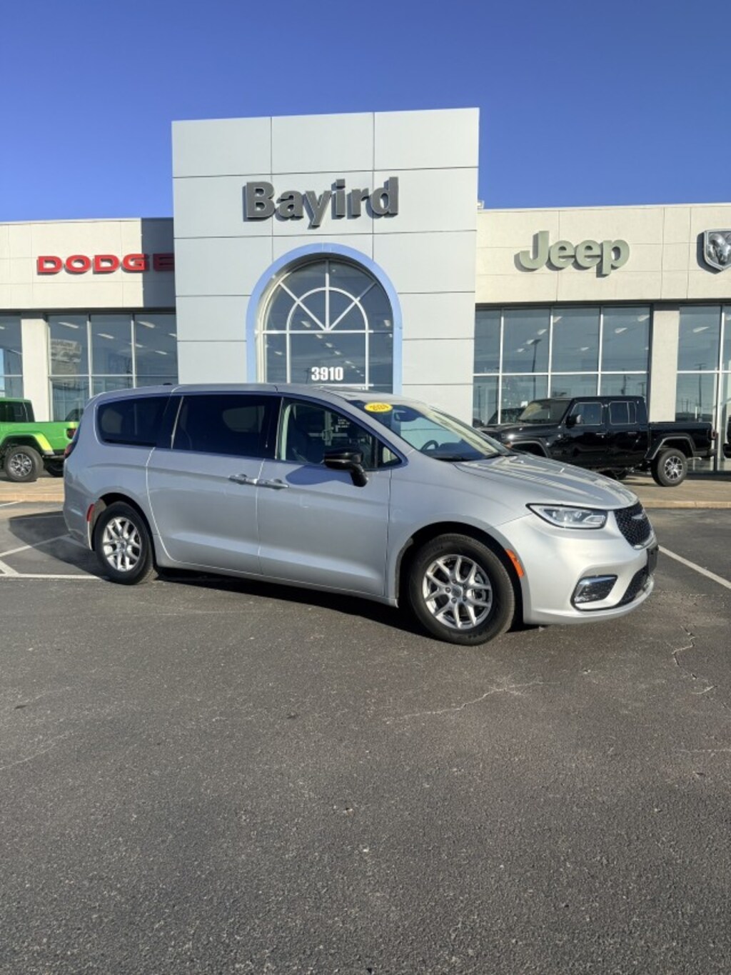 Used 2024 Chrysler Pacifica Touring L Minivan/Van