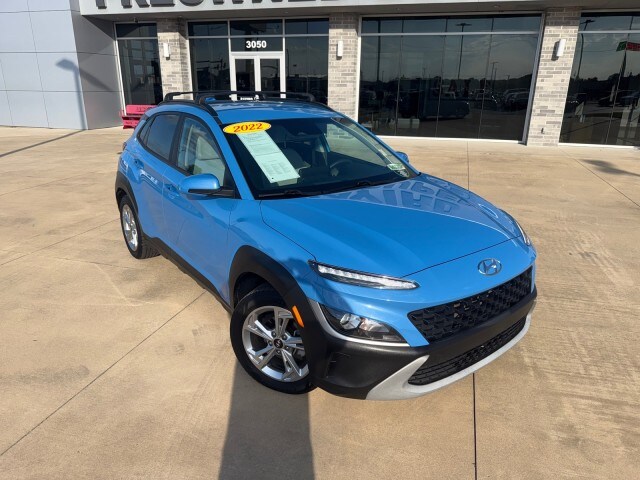 2022 Hyundai Kona SEL photo 2