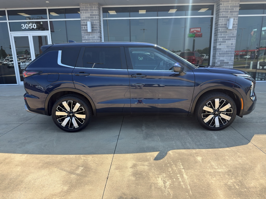 Used 2025 Mitsubishi Outlander SE Sport Utility