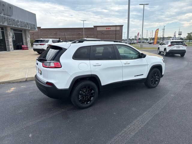 2023 Jeep Cherokee Altitude Lux photo 3