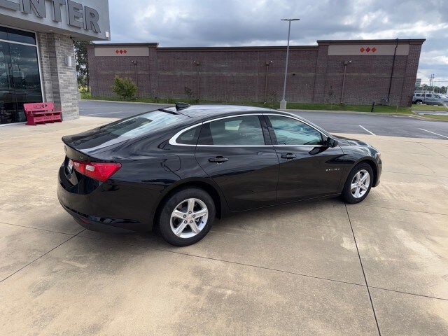 2024 Chevrolet Malibu 1LT photo 3