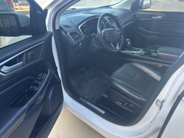 2015 Ford Edge Titanium photo 2