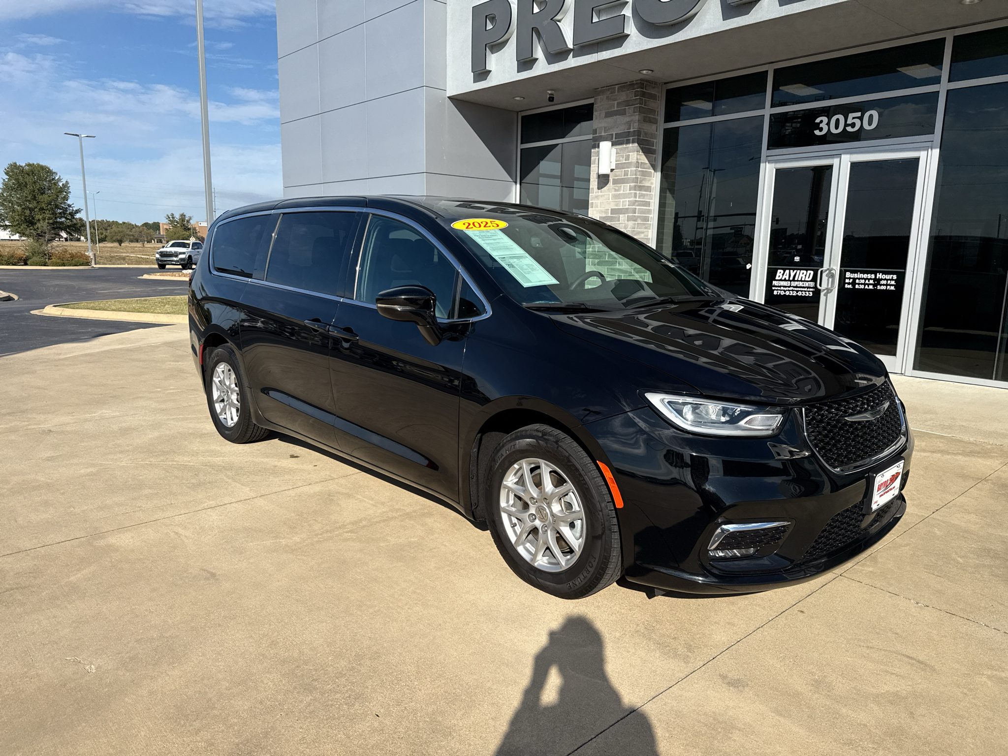 Used 2025 Chrysler Pacifica Select Passenger Van