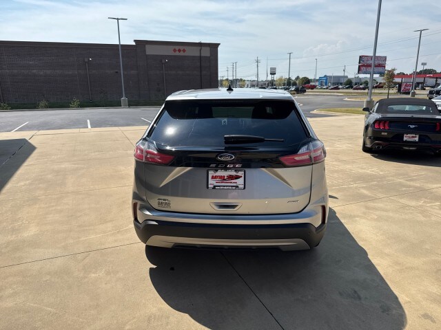 2024 Ford Edge SEL photo 3
