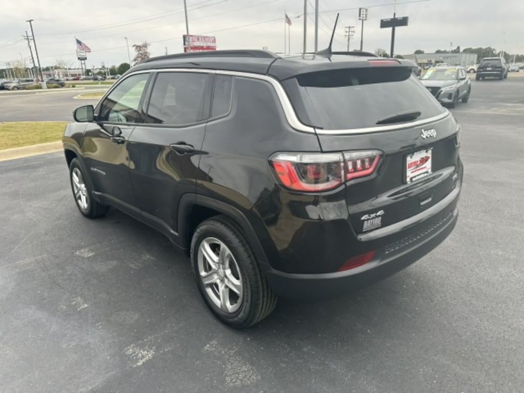Used 2024 Jeep Compass Latitude SUV