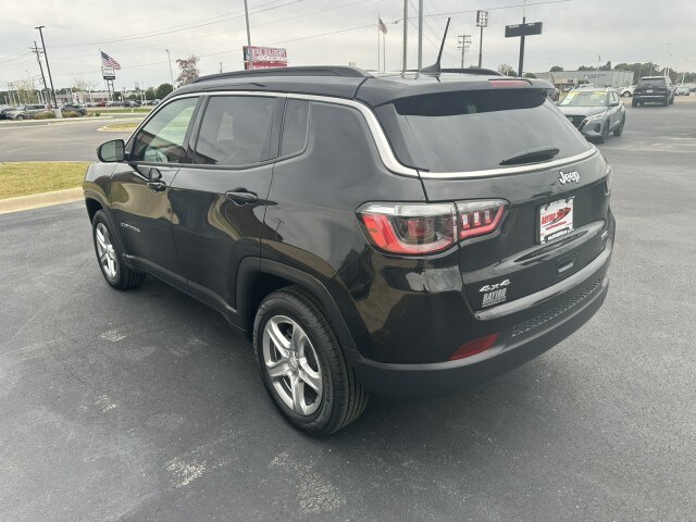 2024 Jeep Compass Latitude photo 3