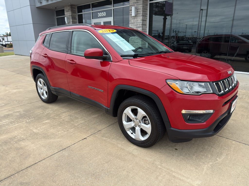 Used 2019 Jeep Compass Latitude with VIN 3C4NJDBB1KT648090 for sale in Paragould, AR