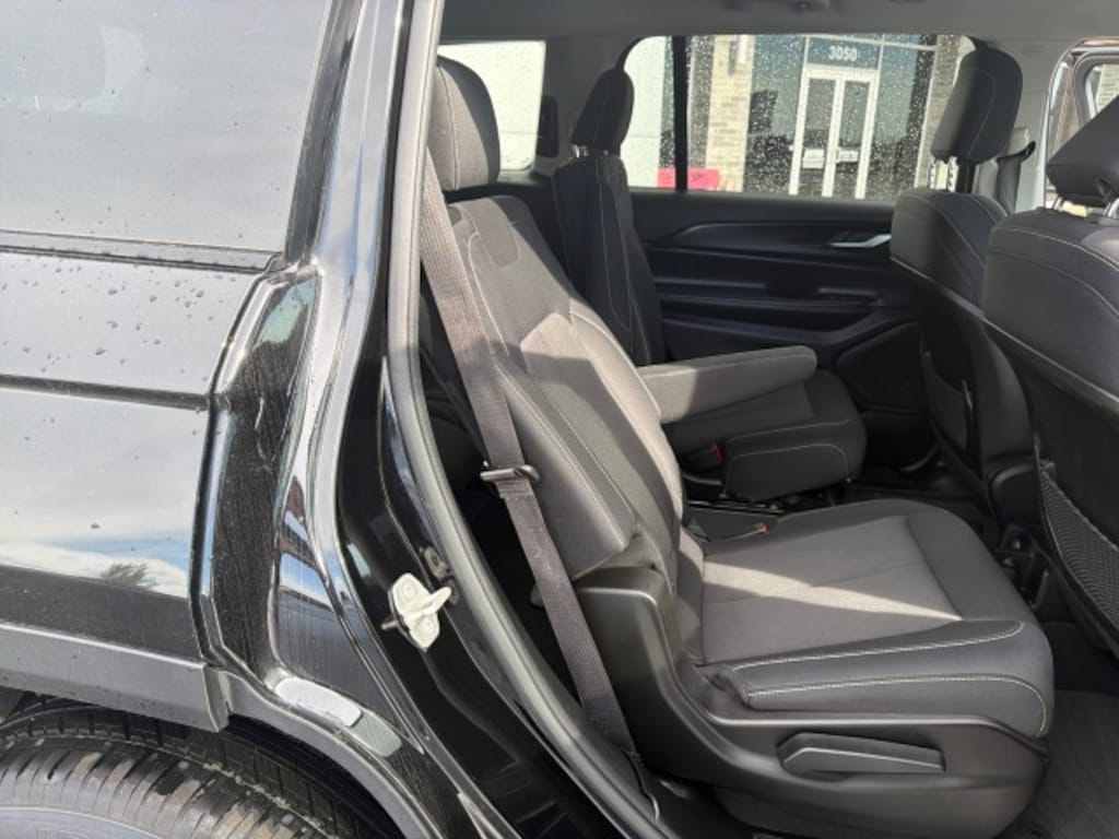 Used 2023 Jeep Grand Cherokee L Laredo SUV