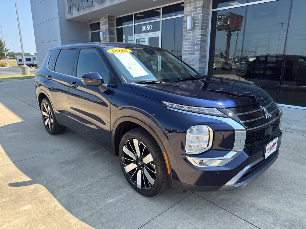 Used 2025 Mitsubishi Outlander SE Sport Utility