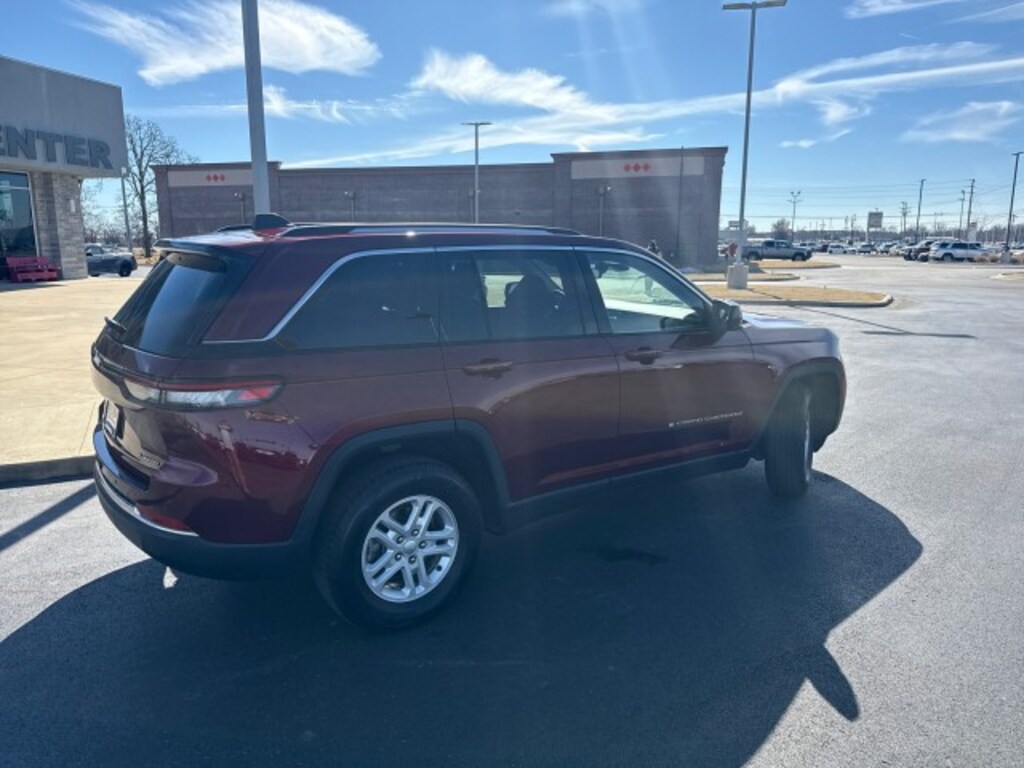 Used 2024 Jeep Grand Cherokee Laredo SUV